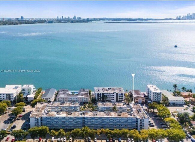 Foto del edificio - 1801 S Treasure Dr
