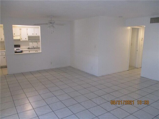 Building Photo - 1750 N 17th Ct