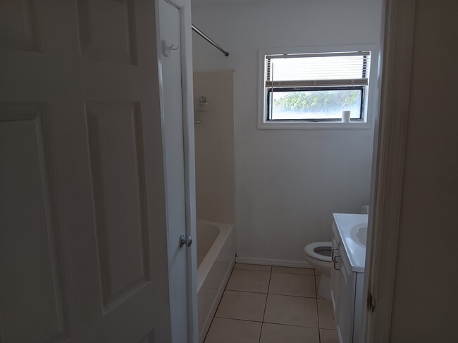 Bathroom - 305 S Ocean Dr