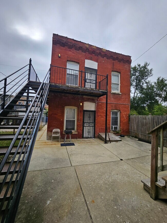 Foto del edificio - 6620 S Saint Lawrence Ave