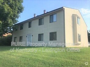 Building Photo - 3772 Camelot Dr