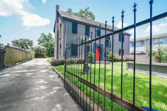 Foto del edificio - 2424 Southmore Blvd