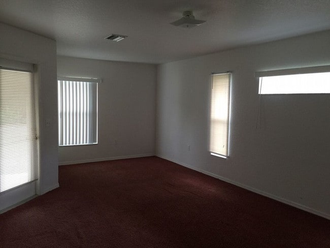Building Photo - Large 3/2/2 in Marion Oaks