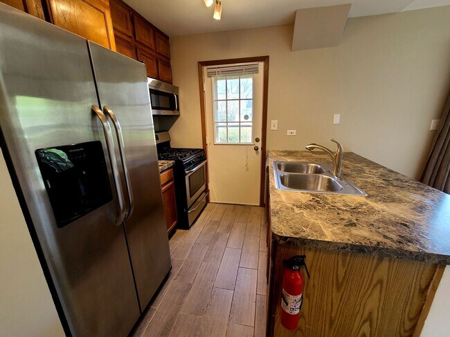 Foto del edificio - 230 W Fairfield Ct