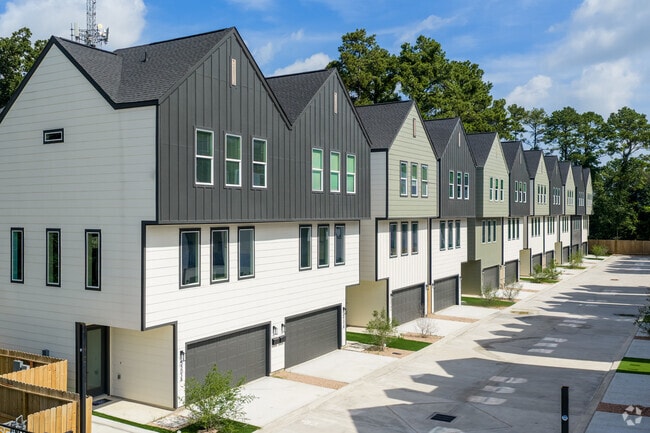 Building Photo - Creekmont at Garden Oaks