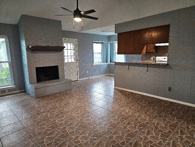 Foto del edificio - 906 Overland St