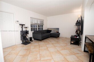 Building Photo - 111 SW 31st Ct