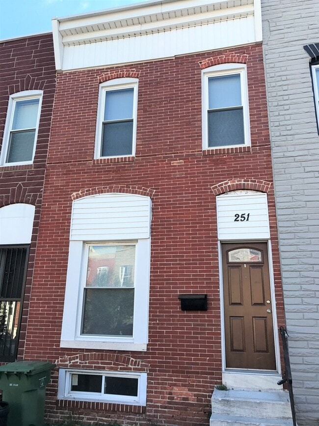 Building Photo - Updated 3 Bedroom Townhome in Highlandtown