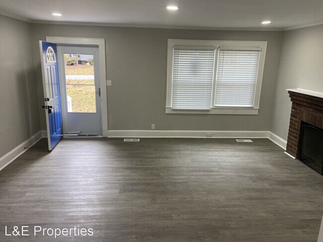 Building Photo - 3 br, 2 bath House - 205 E Catawba Drive