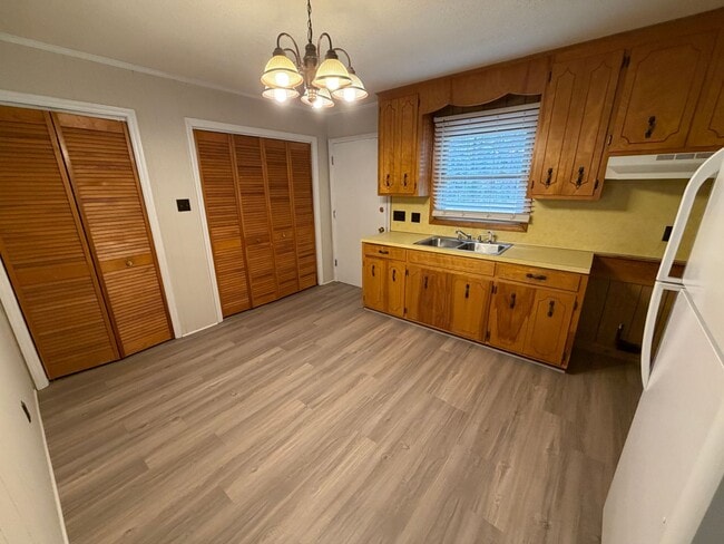 Building Photo - 823 Bostian Rd