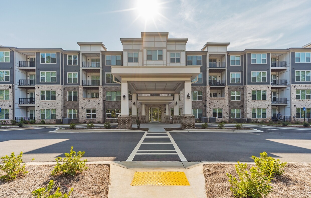 Foto principal - Covington Crossings 55+ Senior Living