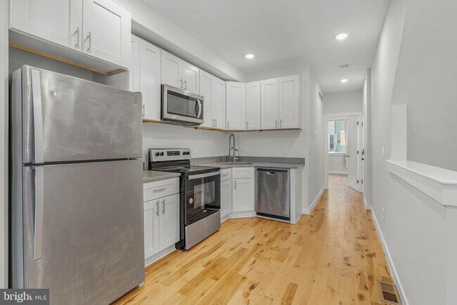 Foto del edificio - 2153 N Franklin St