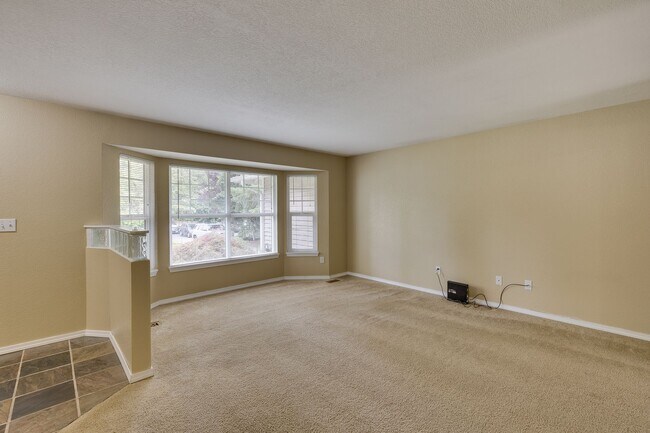 Building Photo - Bothell Rambler Walking Distance to DT Bot...
