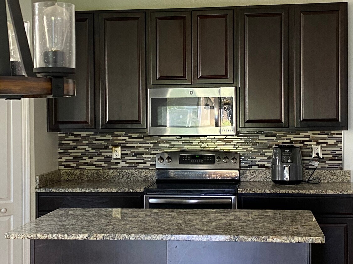 Stainless Steel Appliances - 4702 Doyle Dr