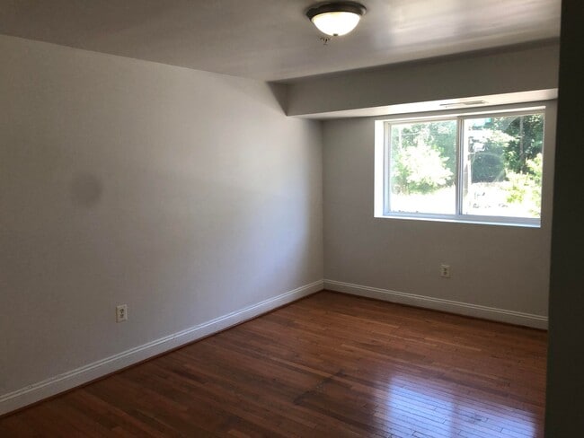 Main Bedroom - 2201 Hunter Plz SE