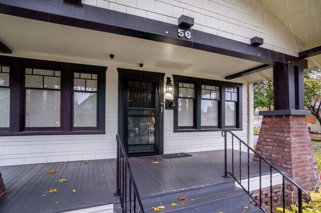 Foto del edificio - Conveniently located Craftsman Stunner Ava...