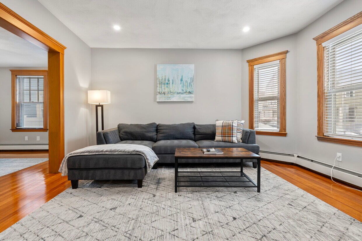 Foto principal - 45 Bowen Ave