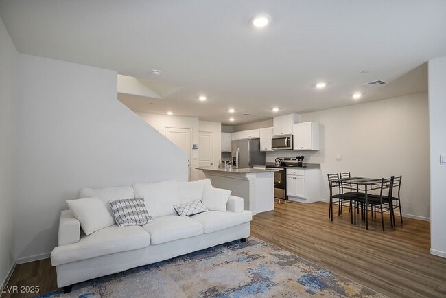 Building Photo - 9911 Dandelion Hls St