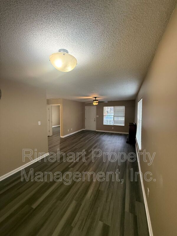 Foto del edificio - 1105 Cherry Meadow Ln