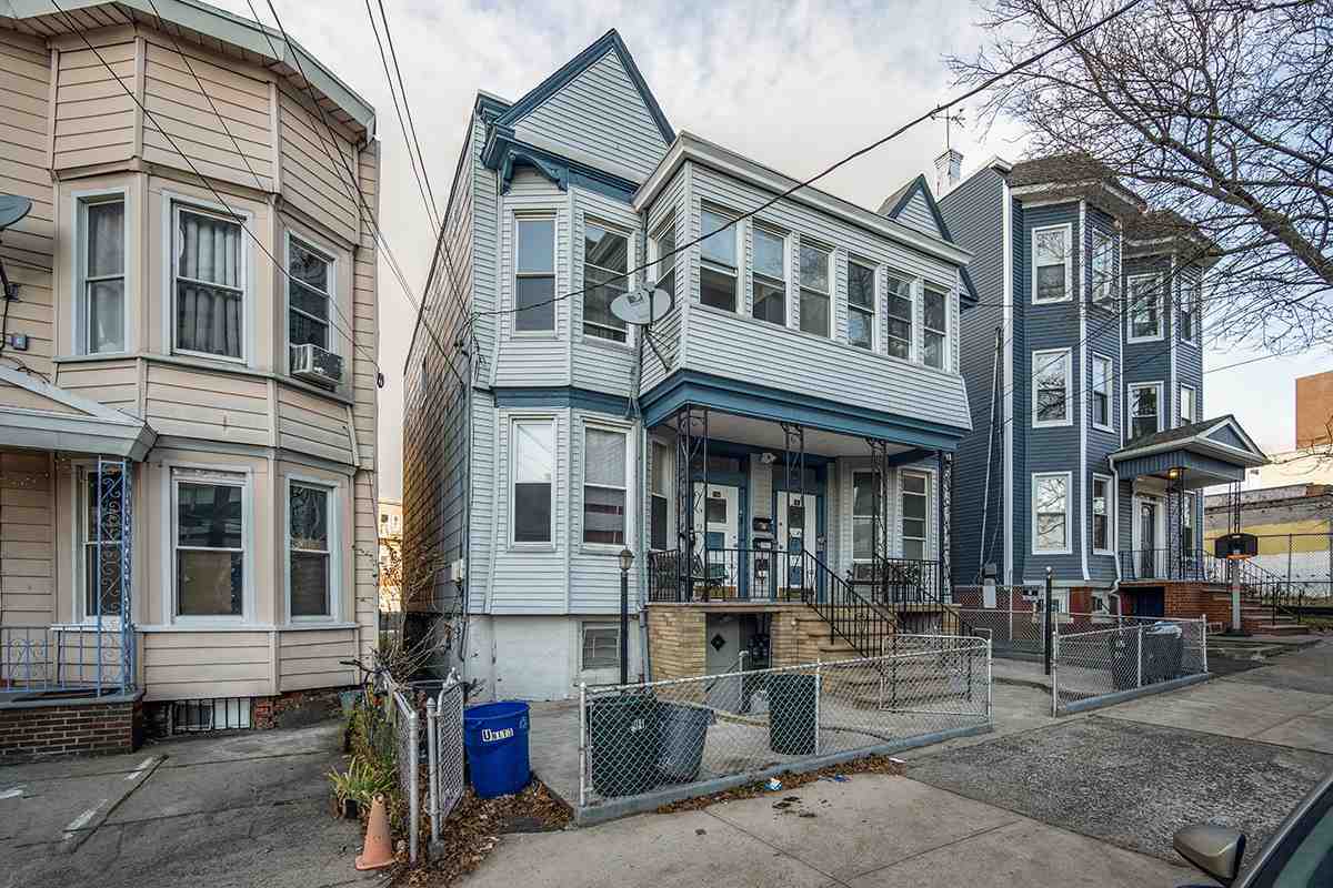 Foto principal - 104 Cottage St