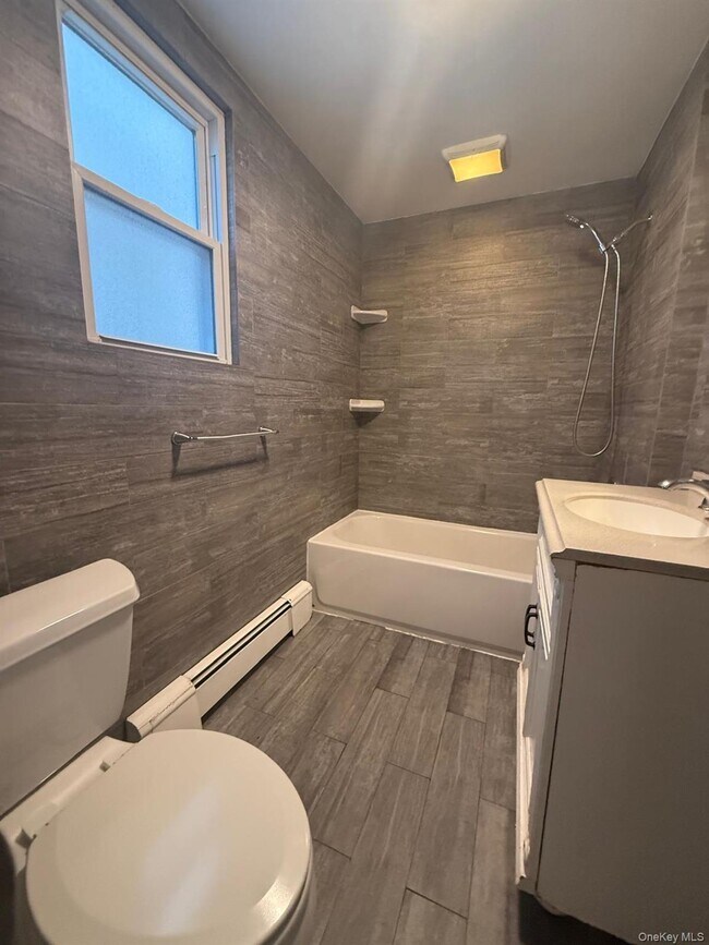 Foto del edificio - 121 Carroll Ave