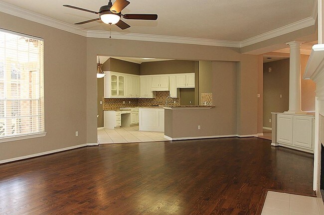 Building Photo - 30 E Sienna Pl