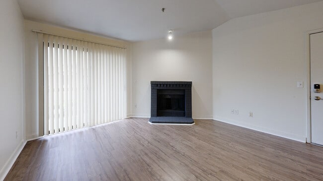 Interior Photo - Crown Pointe
