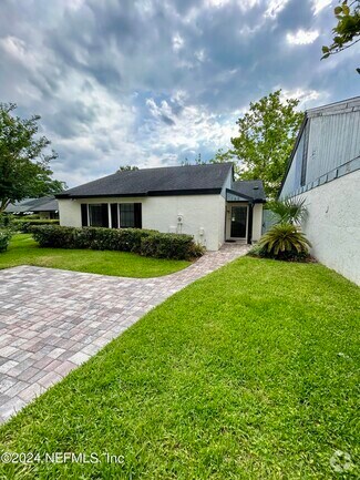 Building Photo - 160 Bermuda Ct