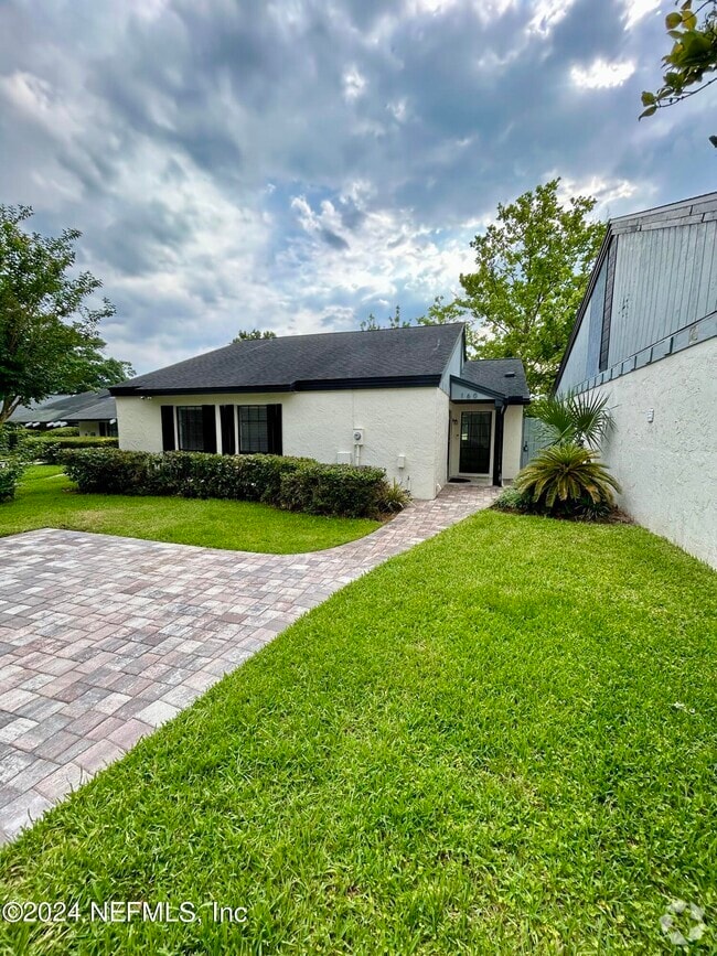 Building Photo - 160 Bermuda Ct