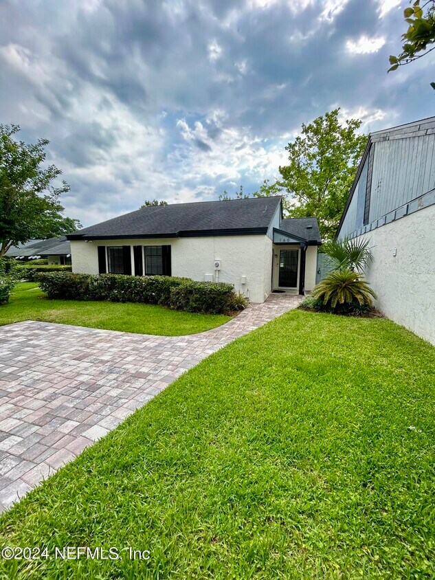 Primary Photo - 160 BERMUDA Ct