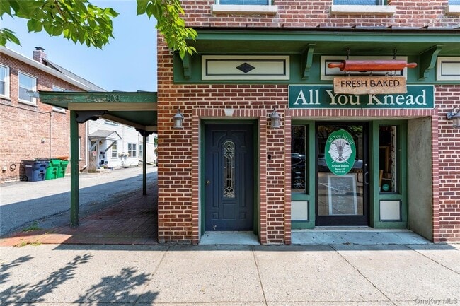 Building Photo - 308 Main St