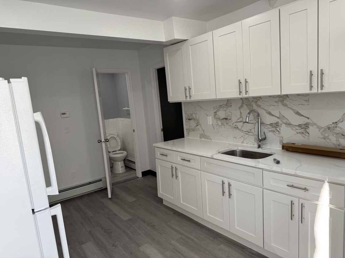 Primary Photo - 16 Bailey Ave