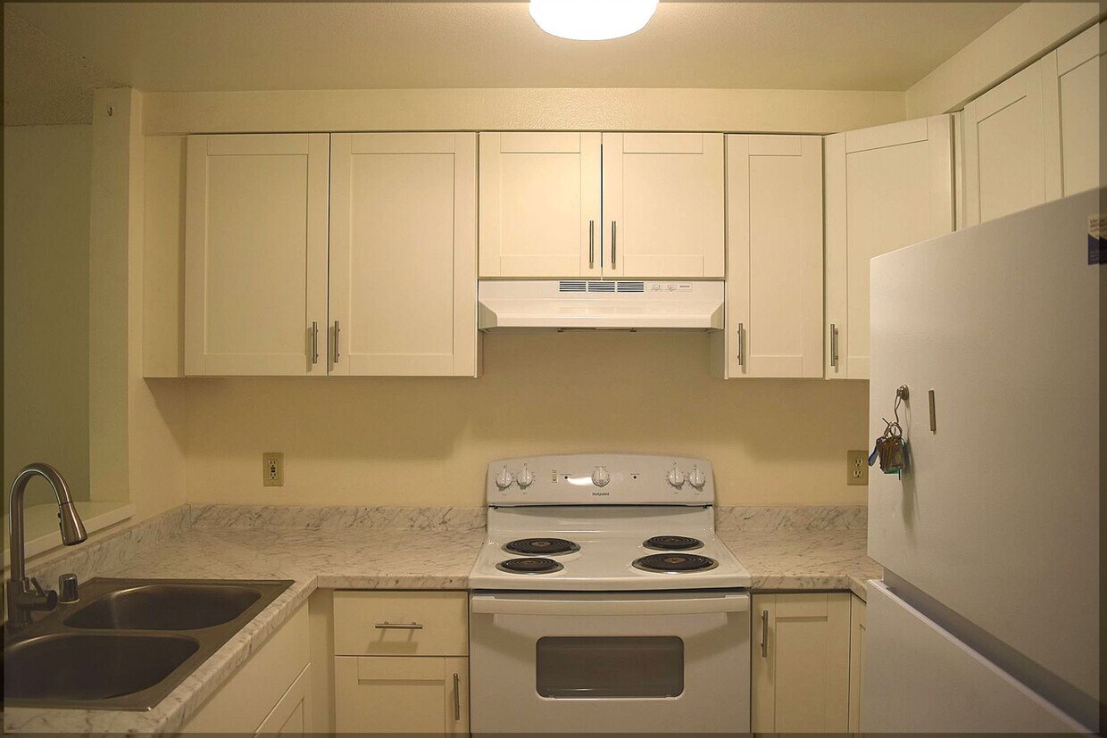 Primary Photo - Kihei Shores - Unfurnished - 2 bd 2 ba gro...