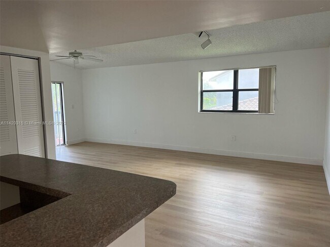 Building Photo - 9911 Nob Hill Ln