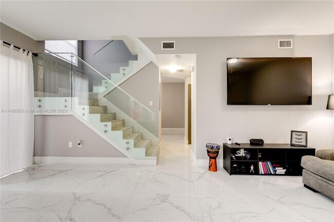 Foto del edificio - 10668 SW 6th St