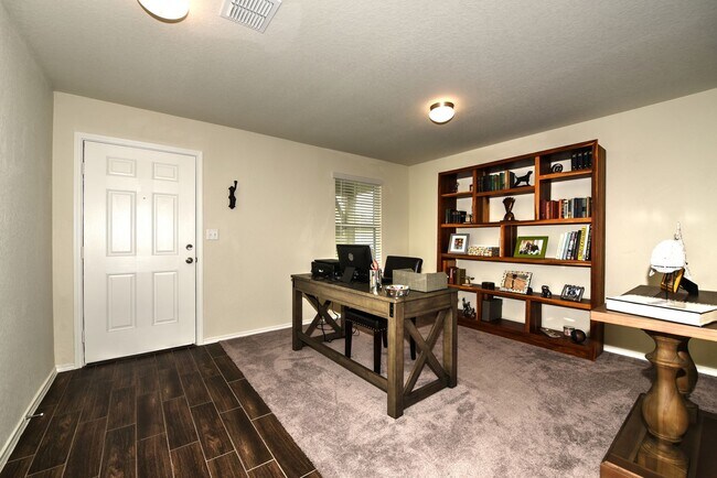 Foto del edificio - 7807 Cottonwood Ridge