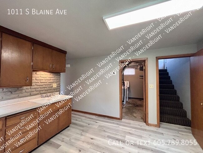 Building Photo - 1011 S Blaine Ave