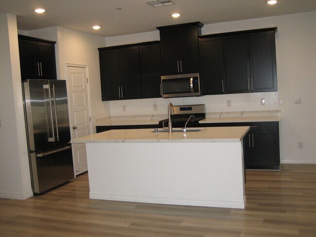 Foto del edificio - West Summerlin Townhouse - 1833-SqFt. - 3-...