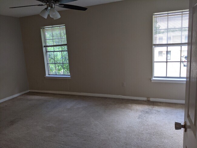 Foto del edificio - 2514 Caswell Ln