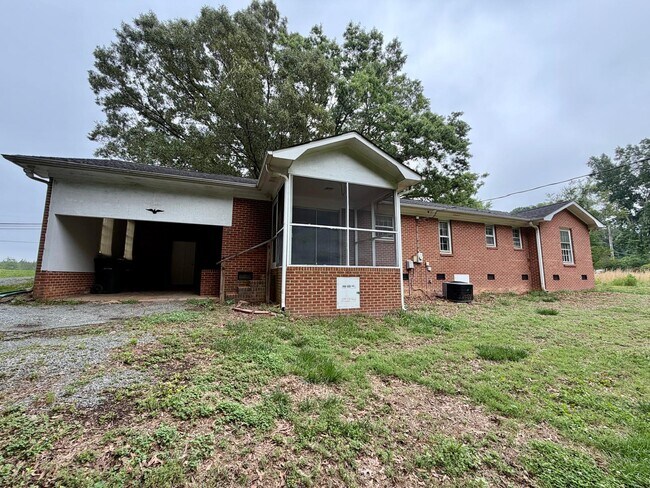 Foto del edificio - 3720 Providence Rd S