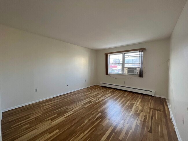 Foto del edificio - 5800 Broadway