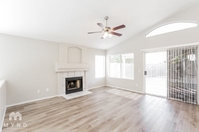 Building Photo - 1045 W Todd Dr