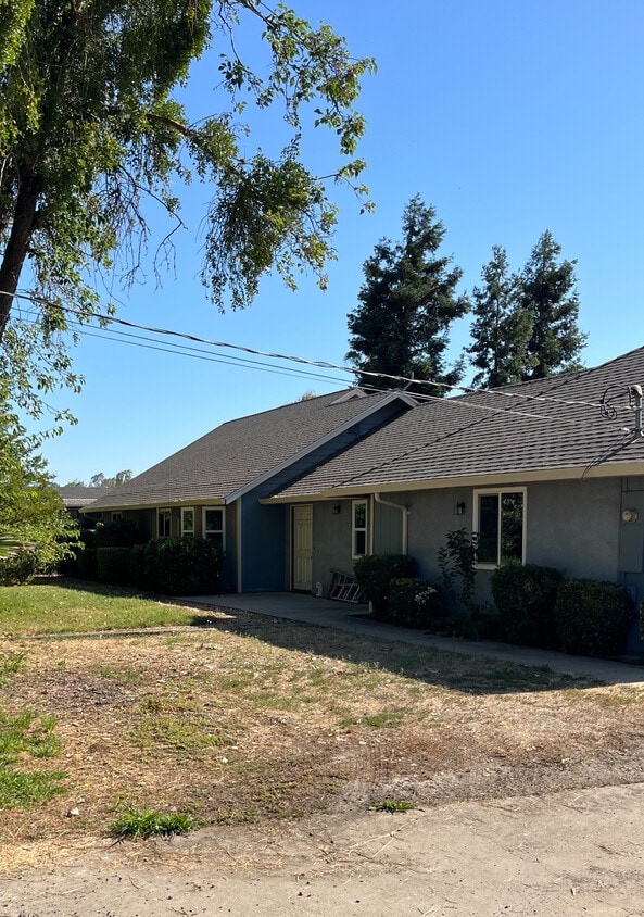 Primary Photo - 11714 Walnut Ave