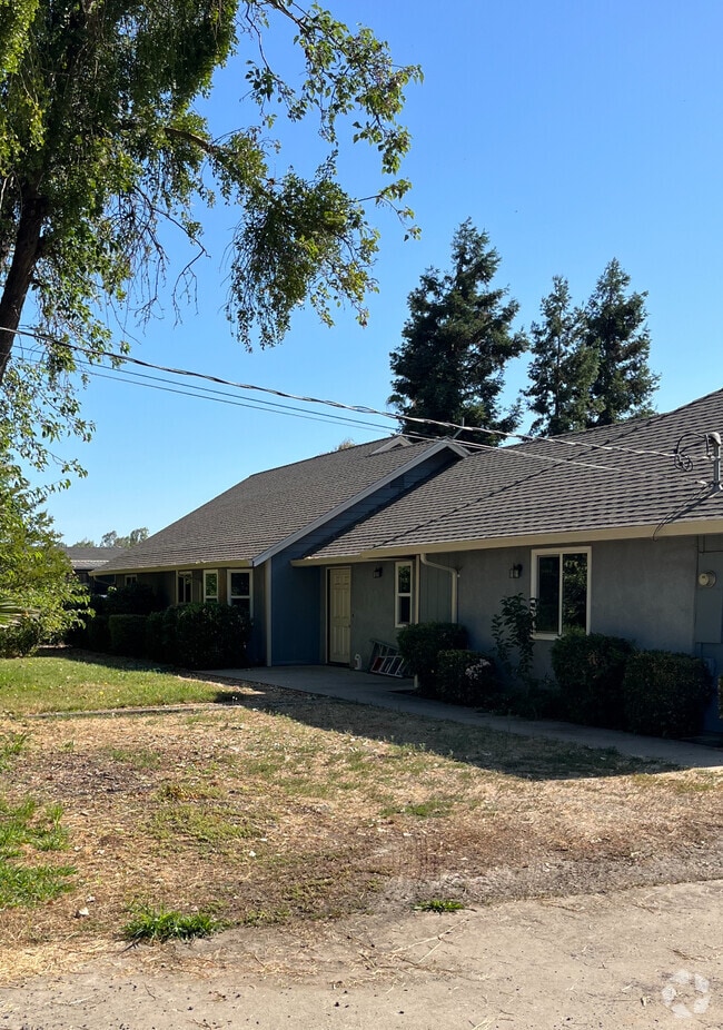 Building Photo - 11714 Walnut Ave