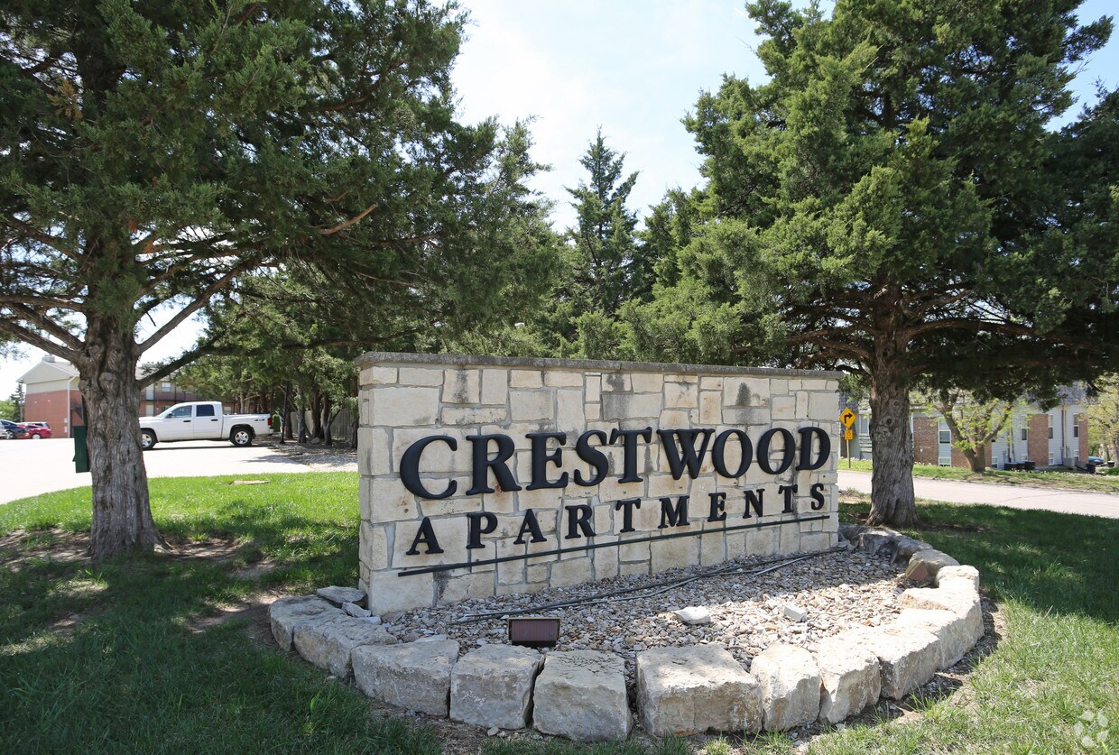 Crestwood Apartments Rentals Manhattan, KS