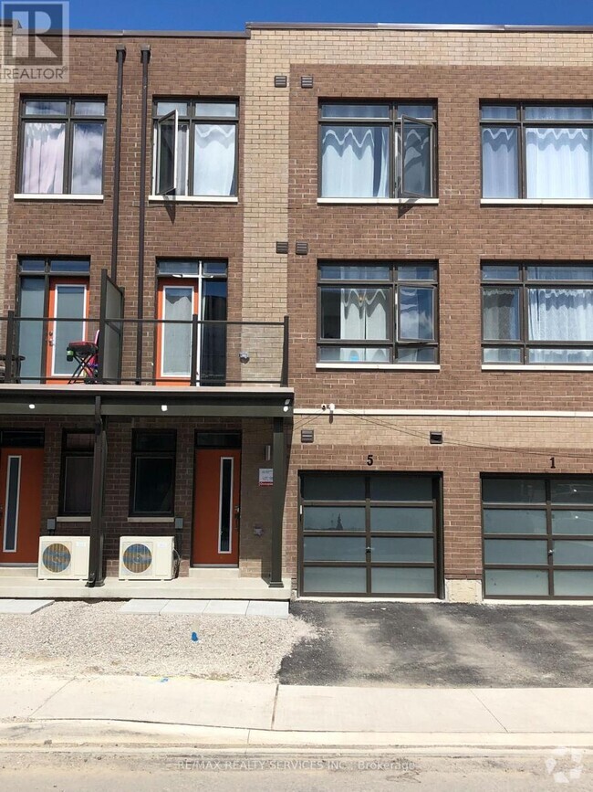 Building Photo - 5 Lachine St