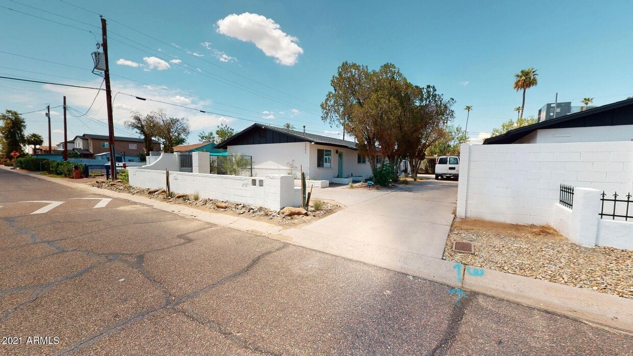 Primary Photo - 3942 E Earll Dr