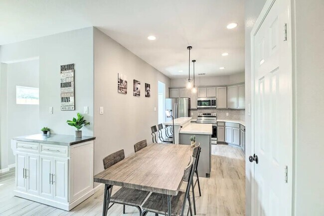 Foto del edificio - 4909 Sunflower St