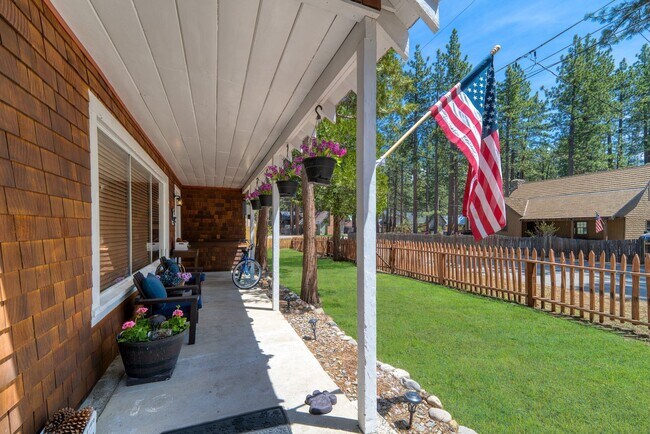 Foto del edificio - Lovely home with lake views available for ...