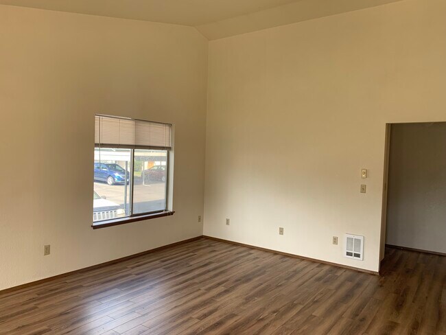 Living room 2 - 1534 Diamond Rd SE